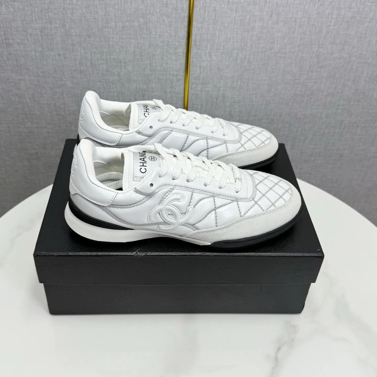 👟👟Ex-factory price 600👟👟Chanel Panda Shoes! 2025 counter's top casual sports shoes. This classic design; the upper is electro-embroidered with a variety of techniques; the outsole is fashionable and sporty; the unusual inclusion of a variety of color matching elements... The diversified mix and match is very good-looking and versatile, and can be used for leisure, fashion, sports, and outdoor... ꫛꫀꪝ Go➫ Materials: ❶Upper made of: original imported first-layer silk cowhide + original waterproof cloth + original first-layer cowhide ❷Inner lining: Original Yangli+wang ❸ Outsole based on: Original TPU combination outsole Counter boutique packaging complete set for women 35–41
